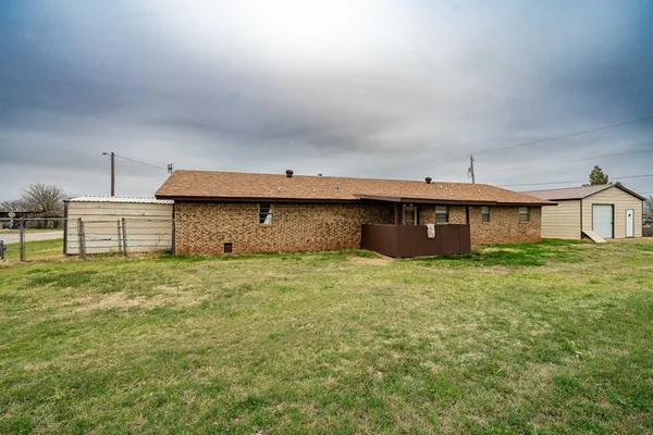 a view of a house with a backyard