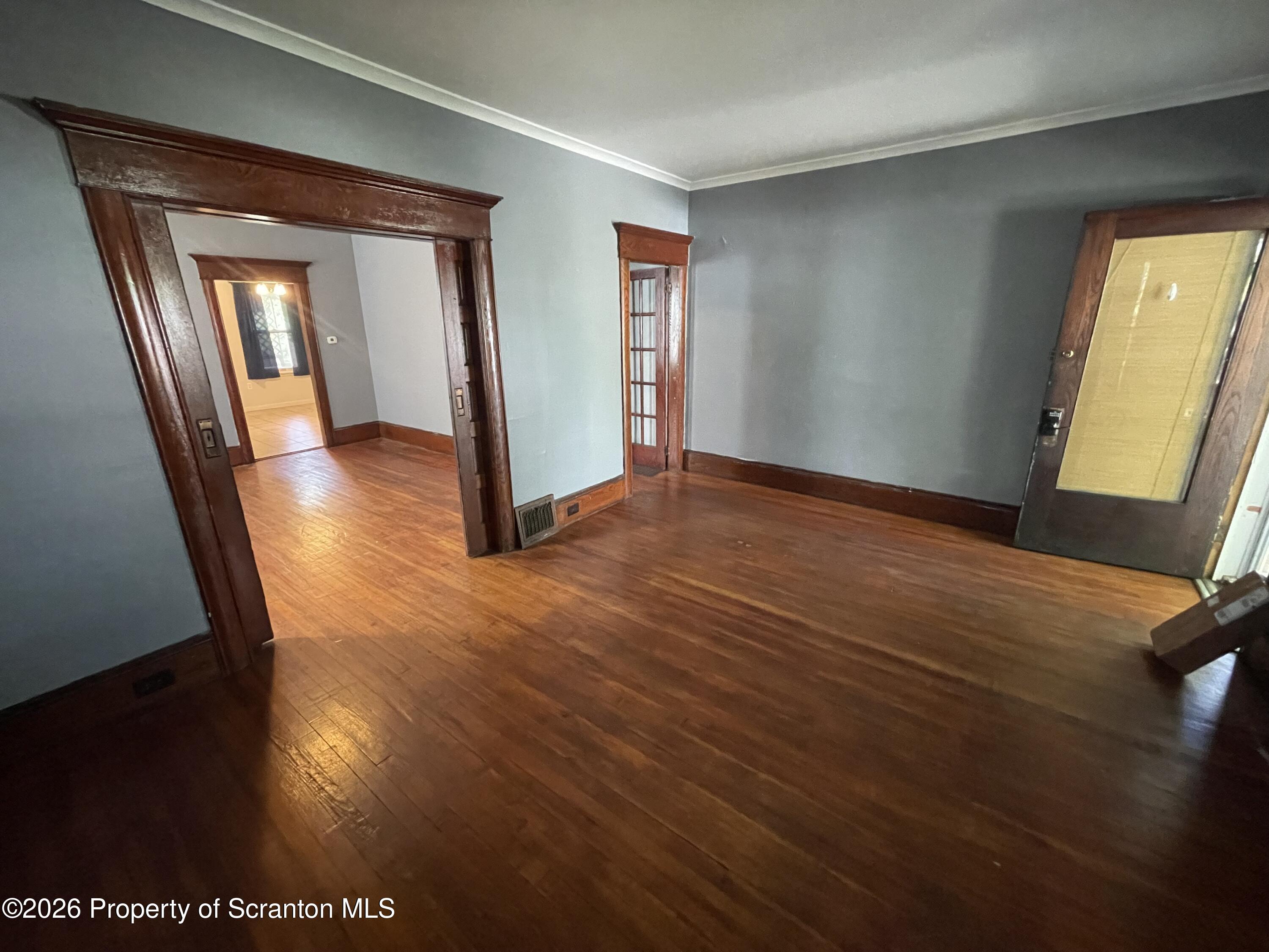 722 Wheeler Avenue Scranton, PA 18510 - Photo 3 of 20 Living Room