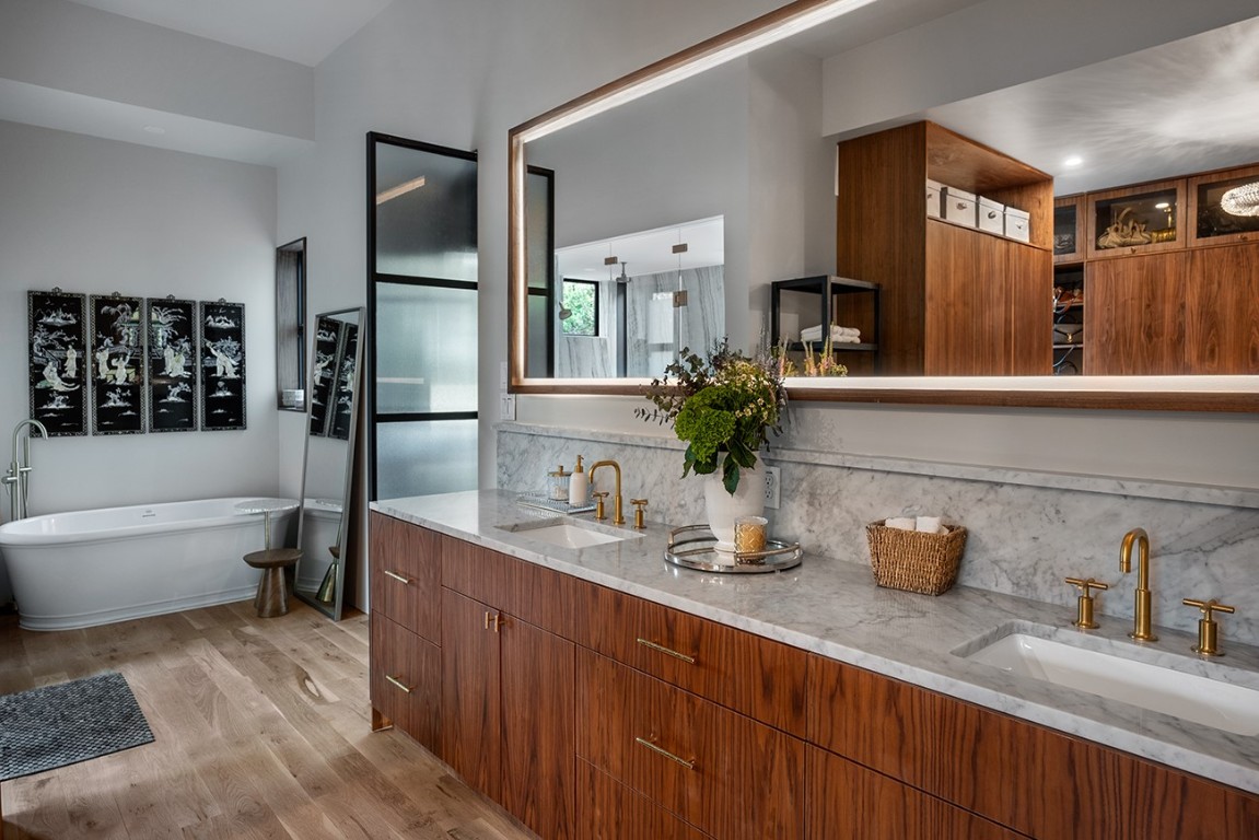 1001 Madrone Road West Lake Hills, TX 78746 - Photo 24 of 40 a bathroom with sink and mirror