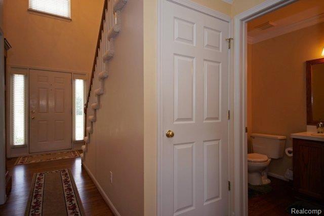 1731 Dunston Road Canton, MI 48188 - Photo 8 of 19 Powder Room