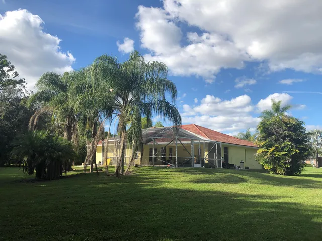 a view of an outdoor space