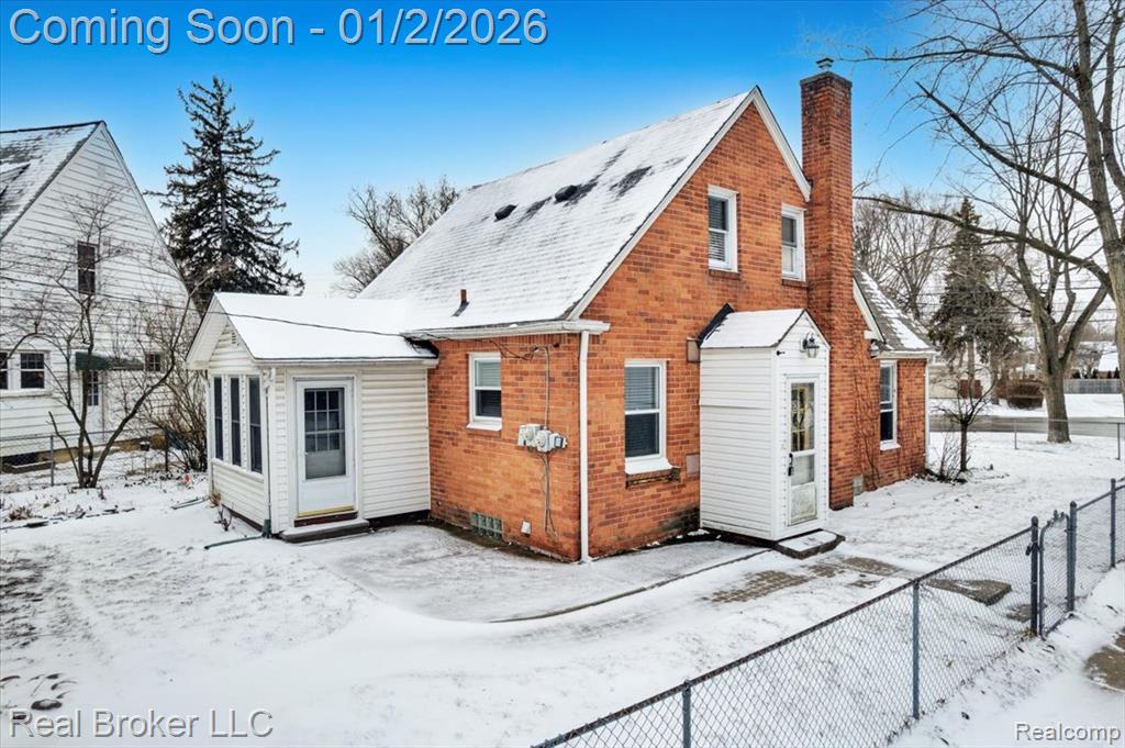 1634 Crooks Road Royal Oak, MI 48067 - Photo 3 of 26