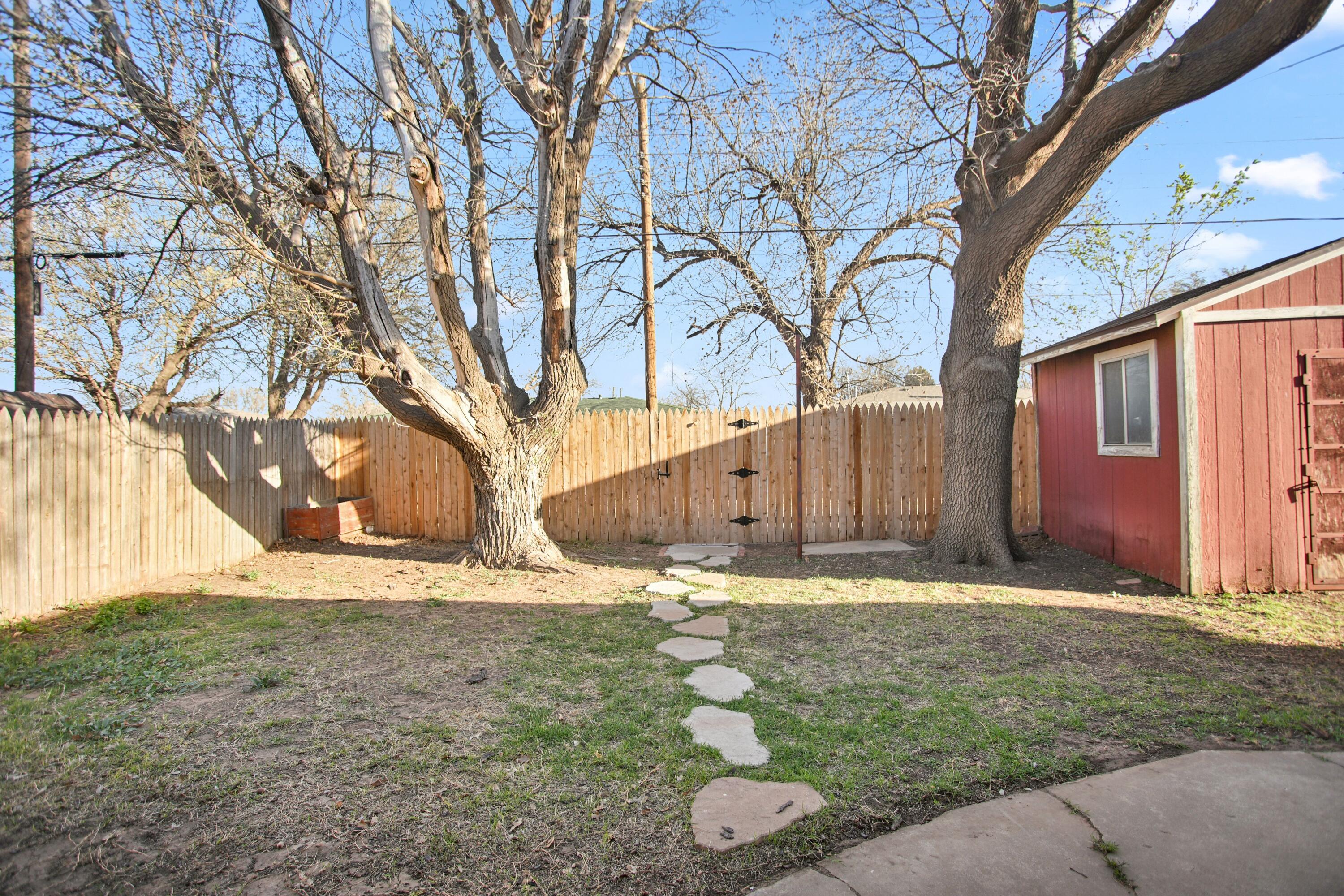 5420 8th Street Lubbock, TX 79416 - Photo 33 of 35 a yard with wooden fence