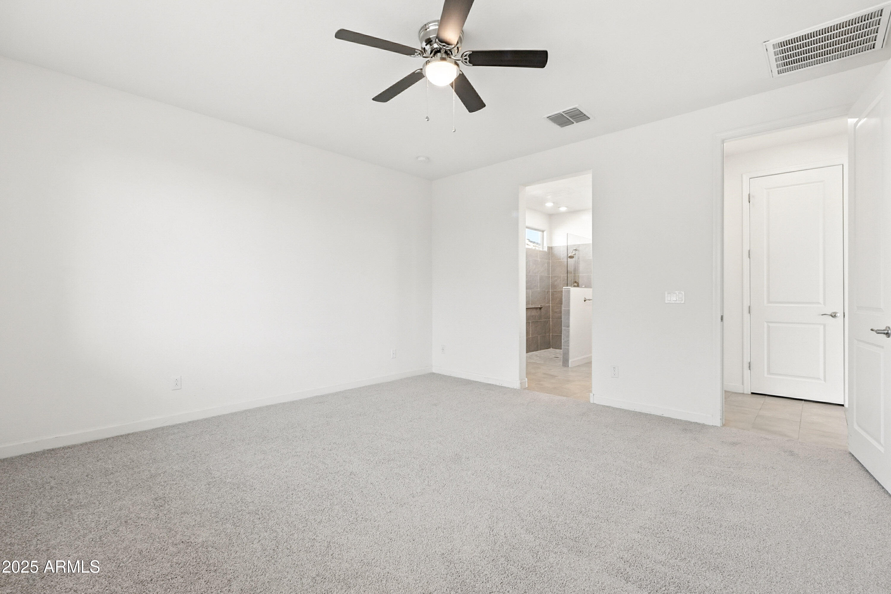2816 West Pollack Street Phoenix, AZ 85041 - Photo 17 of 63 an empty room with chandelier fan