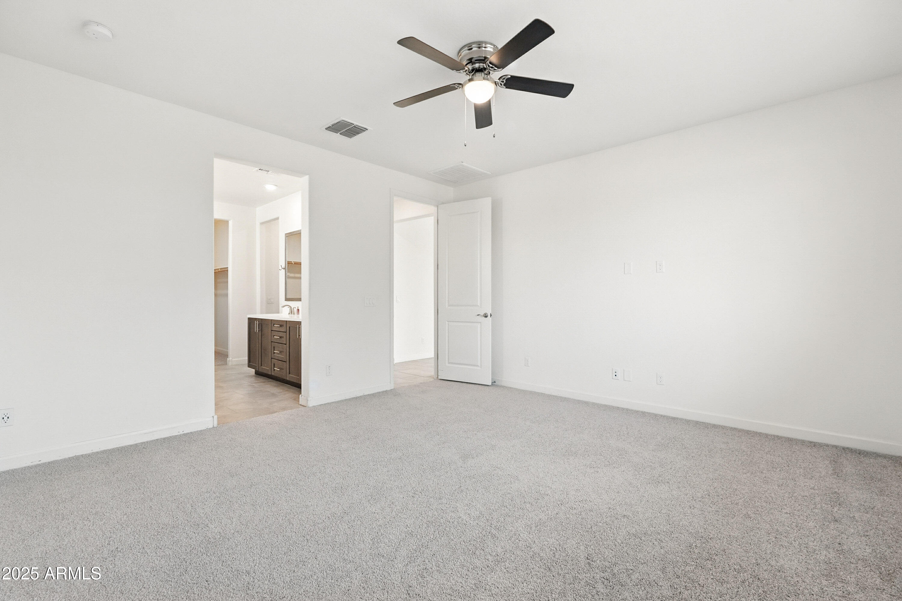 2816 West Pollack Street Phoenix, AZ 85041 - Photo 18 of 63 a view of an empty room
