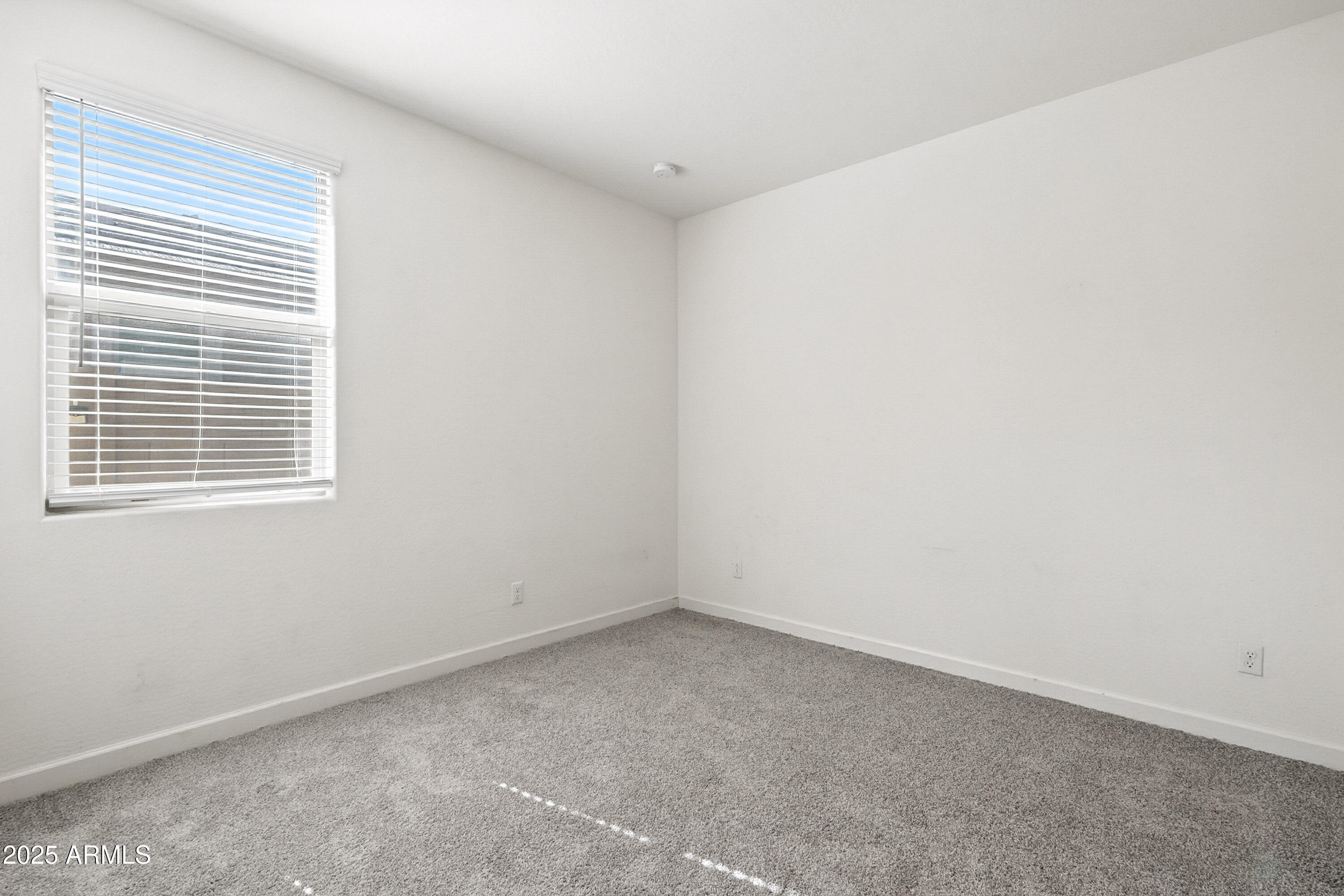2816 West Pollack Street Phoenix, AZ 85041 - Photo 20 of 63 an empty room with a window