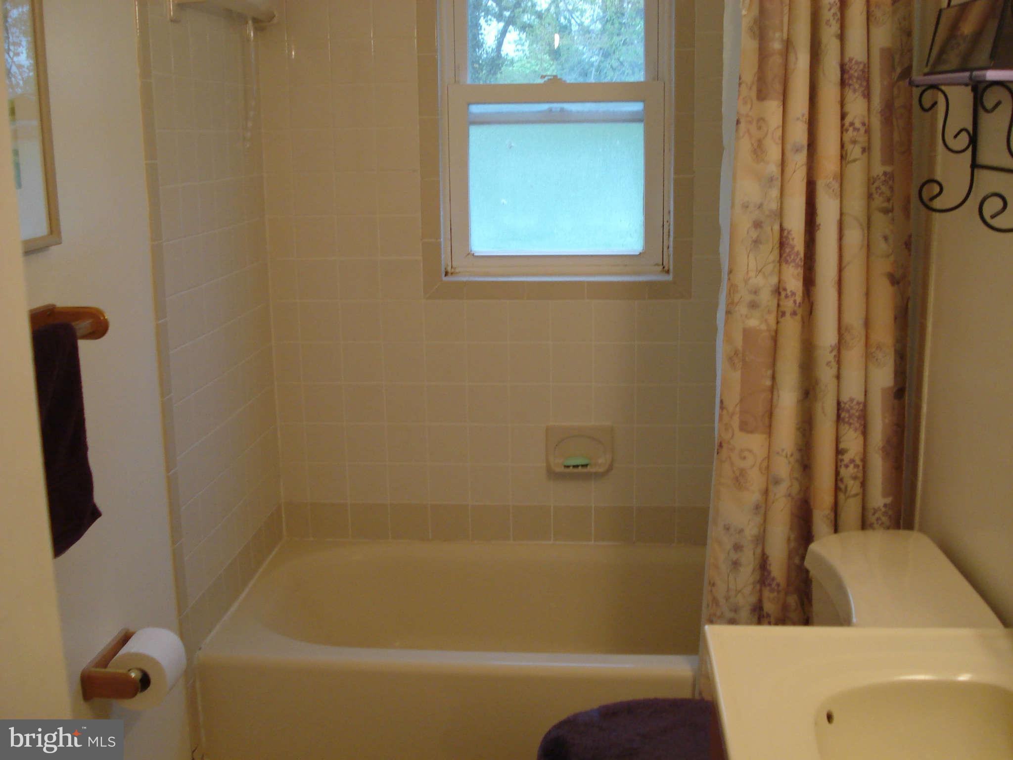 2804 Topaz Road Baltimore, MD 21234 - Photo 17 of 30 Bath