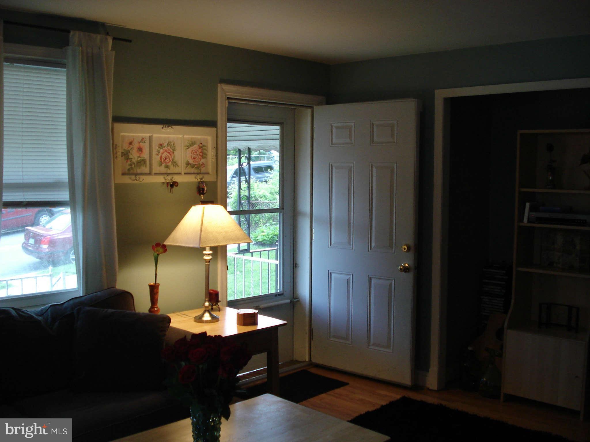 2804 Topaz Road Baltimore, MD 21234 - Photo 5 of 30 Living Room