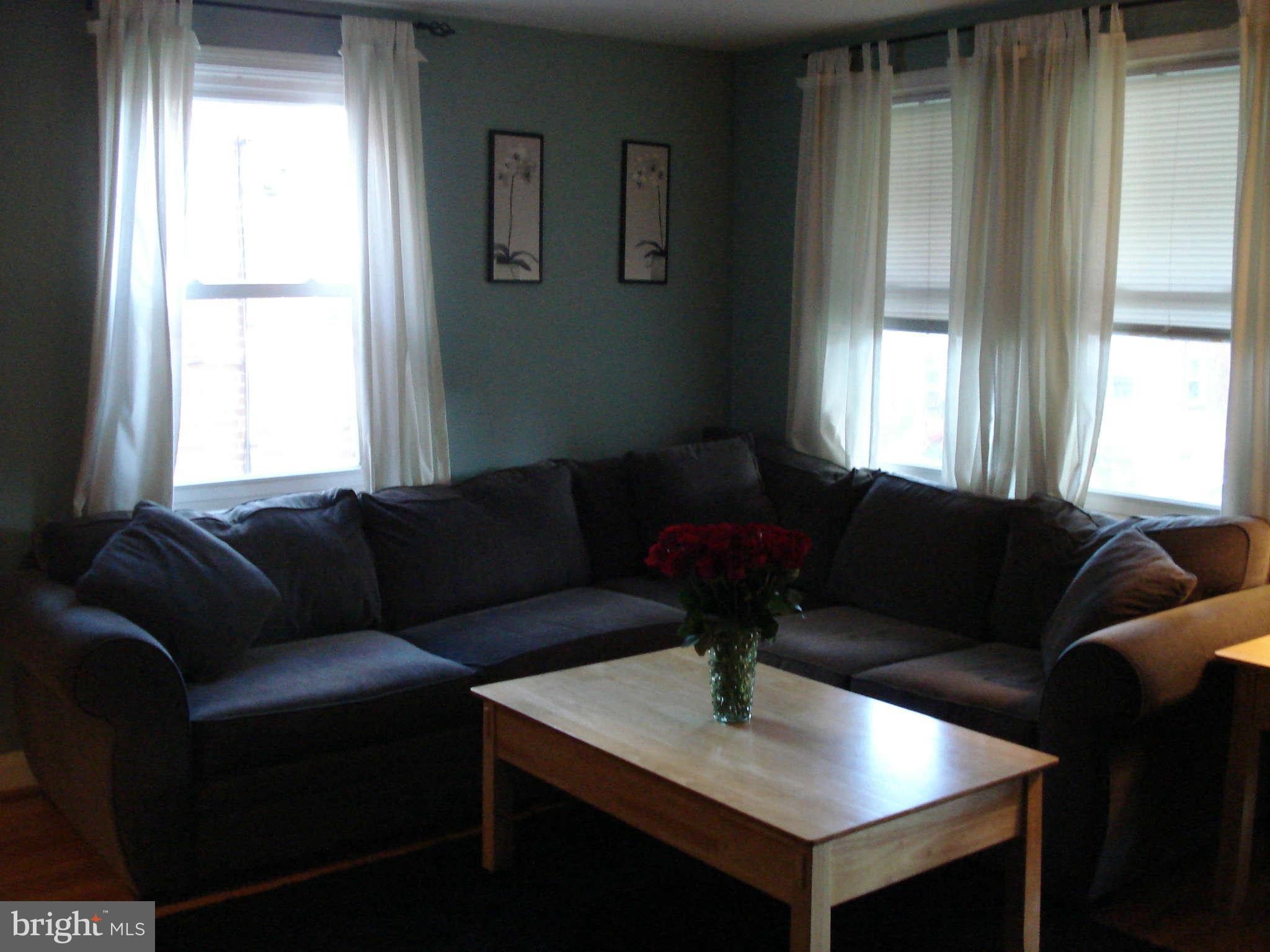 2804 Topaz Road Baltimore, MD 21234 - Photo 7 of 30 Living Room