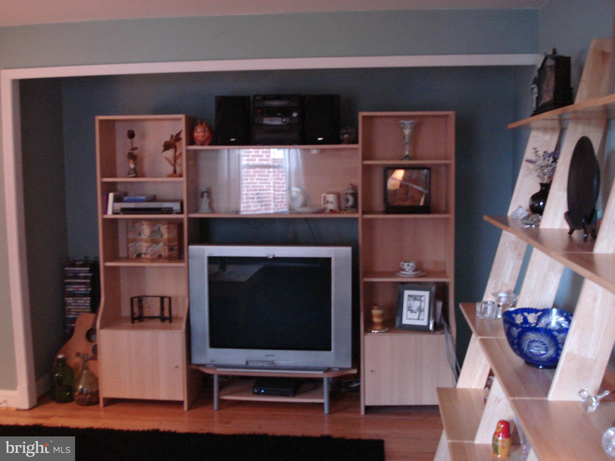 2804 Topaz Road Baltimore, MD 21234 - Photo 8 of 30 Living Room