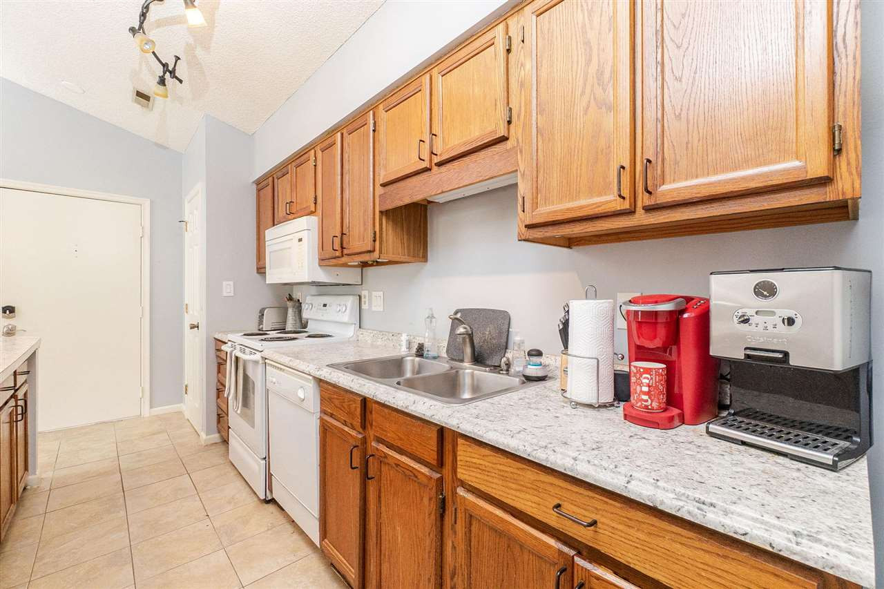 2011 Quaker Landing, Unit 301 Raleigh, NC 27603 - Photo 5 of 21 Kitchen