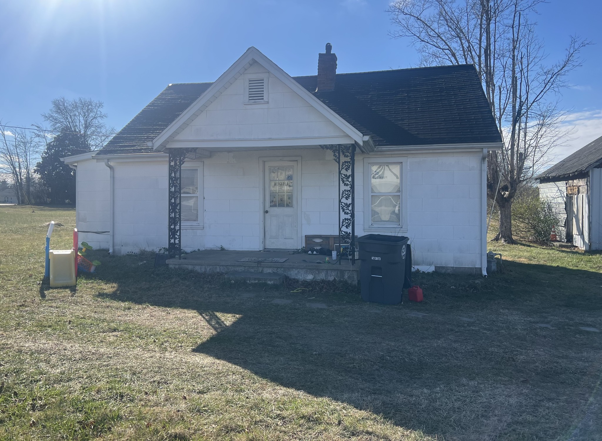 1305 Scottsville Road Lafayette, TN 37083 - Photo 2 of 2 a front view of a house with a yard