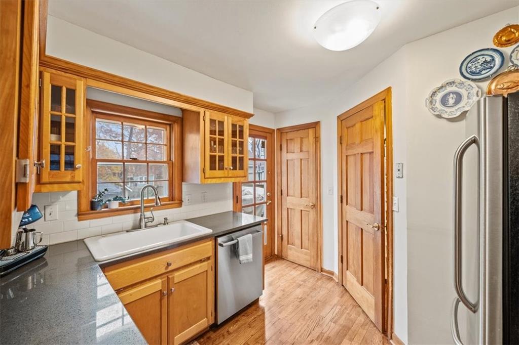 2812 West 49th Terrace Westwood, KS 66205 - Photo 12 of 35