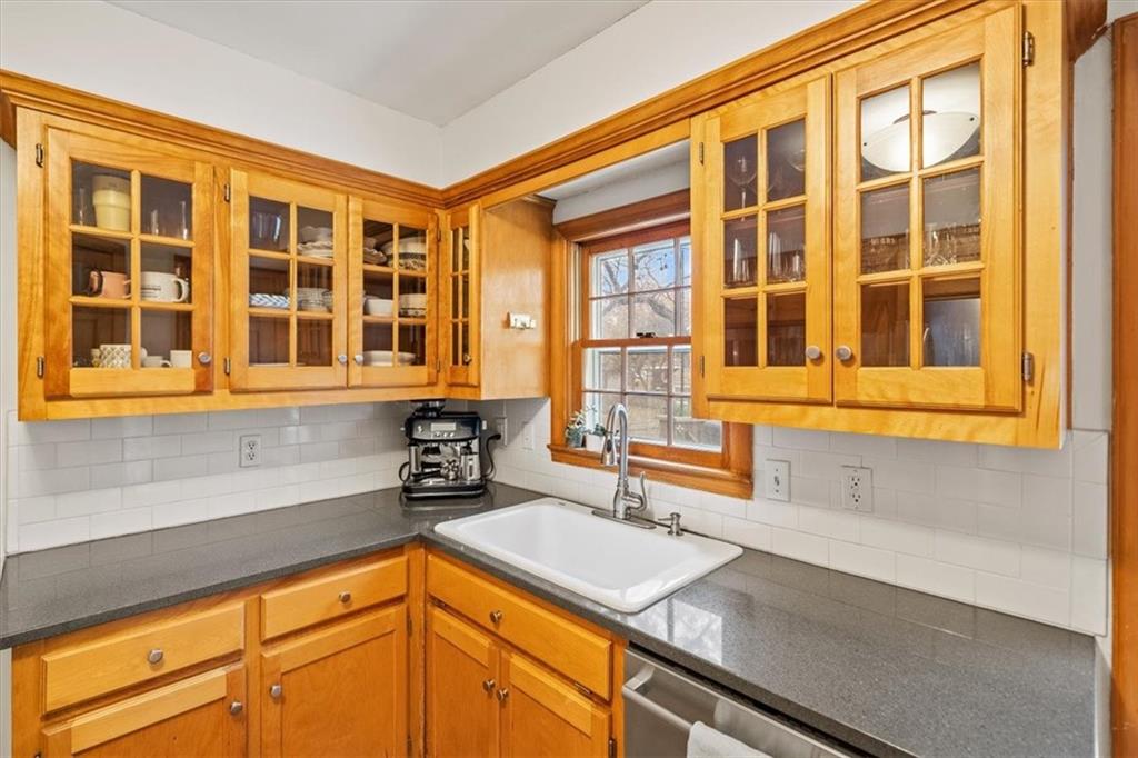 2812 West 49th Terrace Westwood, KS 66205 - Photo 14 of 35