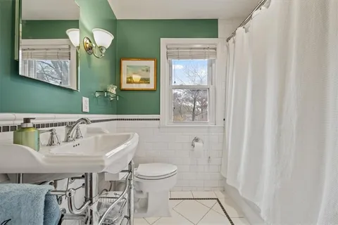 $400,000 | 2812 West 49th Terrace, Westwood, KS 66205