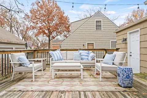 $400,000 | 2812 West 49th Terrace, Westwood, KS 66205