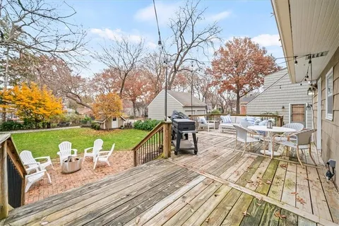 $400,000 | 2812 West 49th Terrace, Westwood, KS 66205