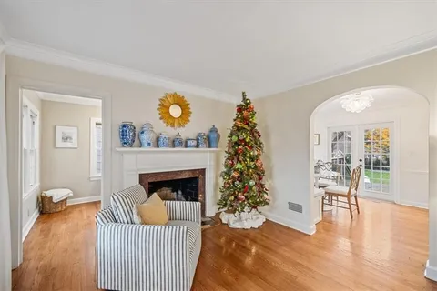 $400,000 | 2812 West 49th Terrace, Westwood, KS 66205