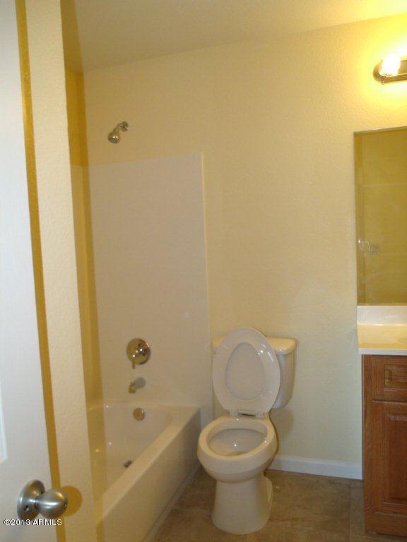 2614 West Wethersfield Road Phoenix, AZ 85029 - Photo 7 of 9 2614 Wethersfield 044 (2)