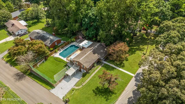 $449,900 | 4621 Royalview Road, Knoxville, TN 37921