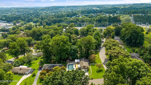 $449,900 | 4621 Royalview Road, Knoxville, TN 37921