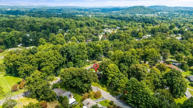 $449,900 | 4621 Royalview Road, Knoxville, TN 37921