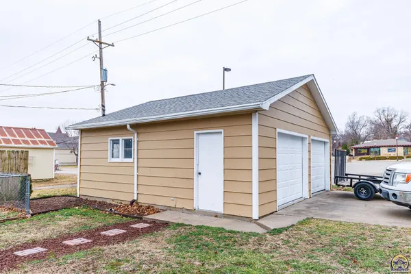 $245,000 | 615 Ash Street, Wamego, KS 66547