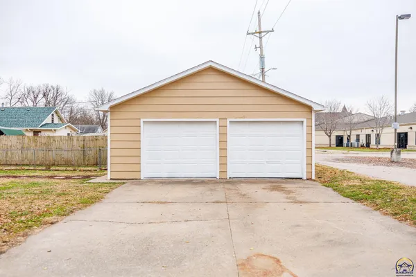 $245,000 | 615 Ash Street, Wamego, KS 66547