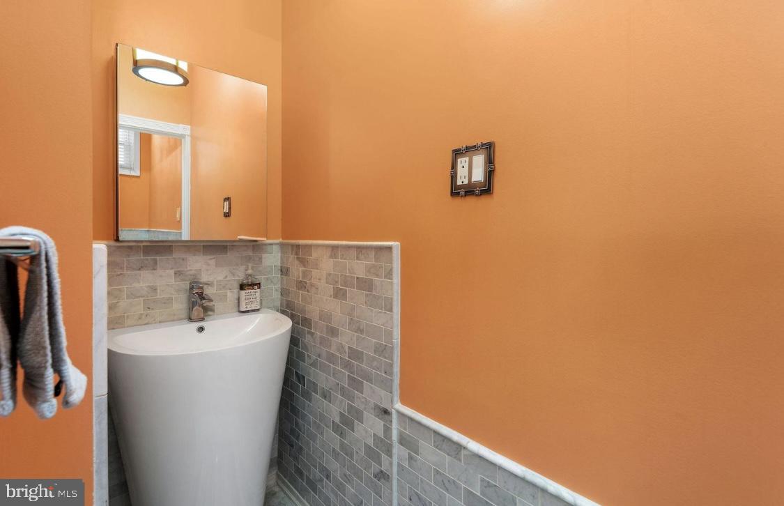 26 Strawberry Street Philadelphia, PA 19106 - Photo 12 of 64 a bathroom with a sink and mirror