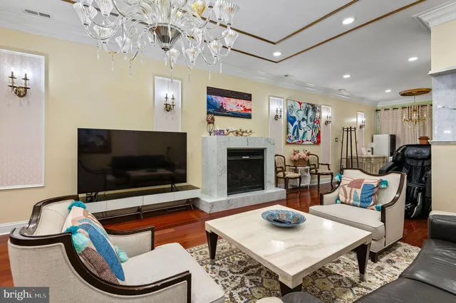 $999,990 | 26 Strawberry Street, Philadelphia, PA 19106