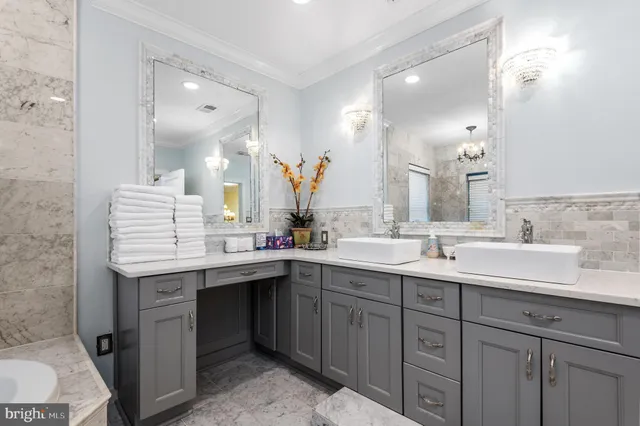 $999,990 | 26 Strawberry Street, Philadelphia, PA 19106