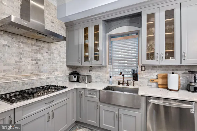 $999,990 | 26 Strawberry Street, Philadelphia, PA 19106