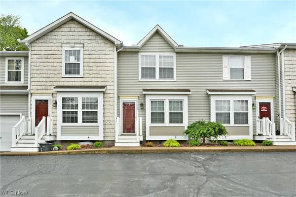 $129,900 | 3164 Deer Trail, Unit B, Cortland, OH 44410