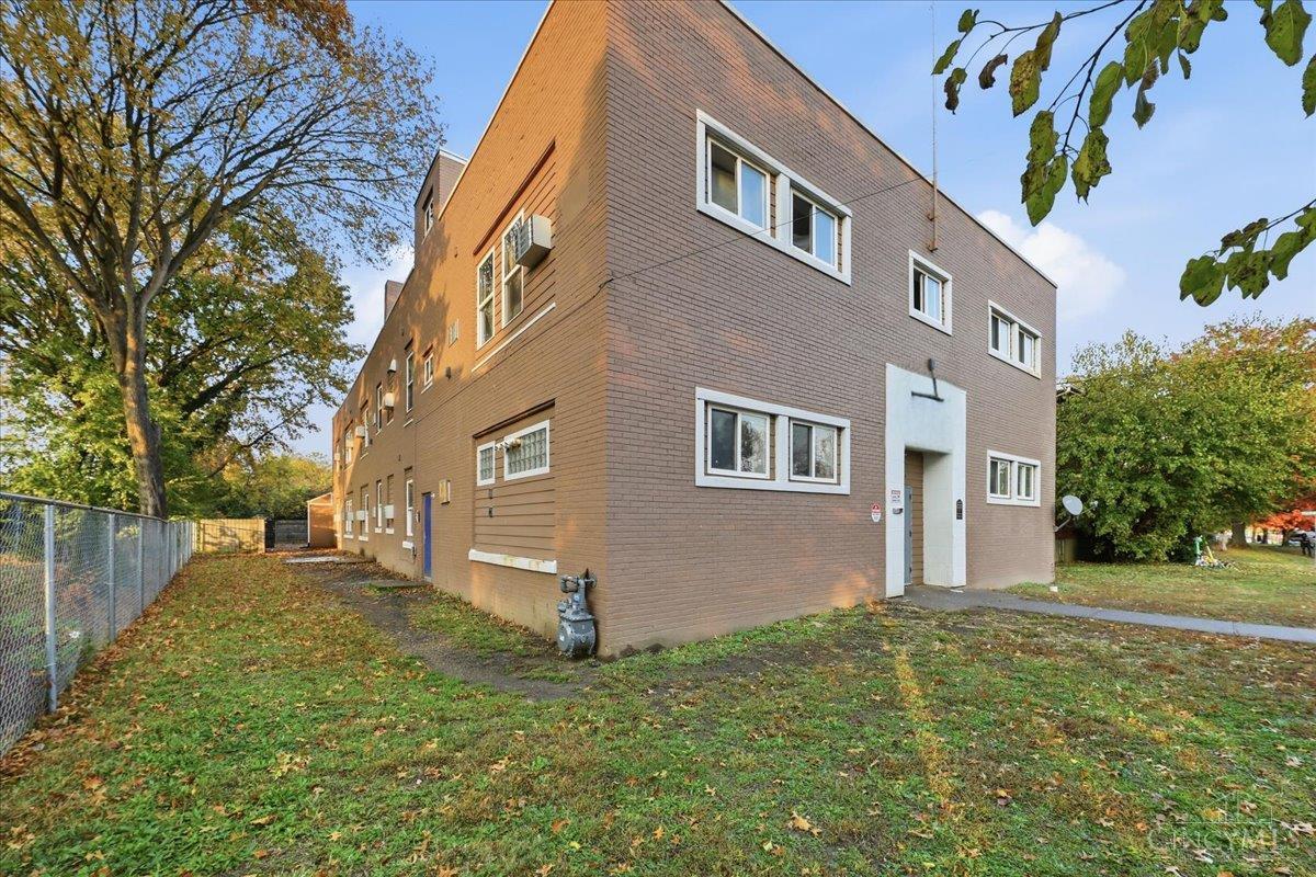 1636 Summit Road Cincinnati, OH 45237 - Photo 3 of 19 Gallery Image 3