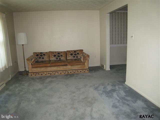 1839 Marigold Road York, PA 17408 - Photo 4 of 16