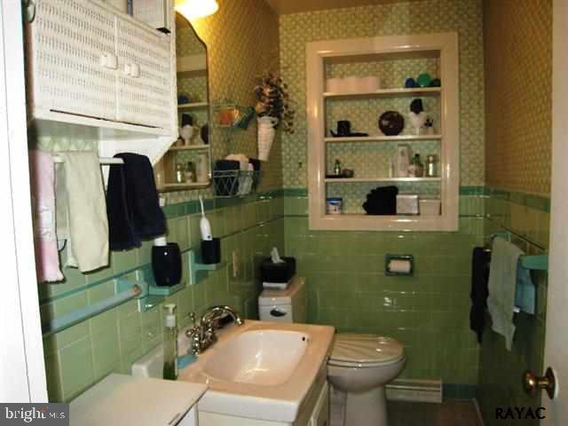 1839 Marigold Road York, PA 17408 - Photo 9 of 16