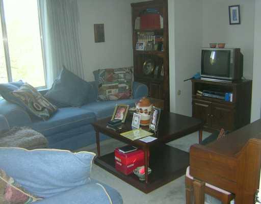 2120 Greentree Road, Unit 804E Pittsburgh, PA 15220 - Photo 6 of 6 Studio/Study/Office.