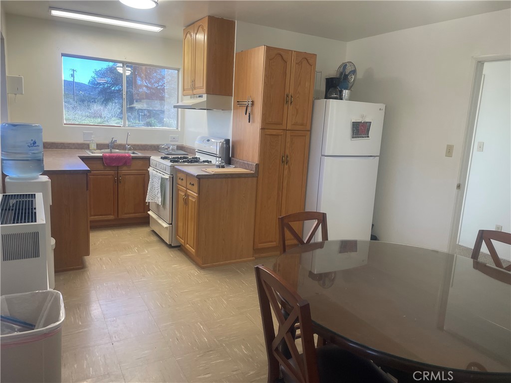 56768 Dickson Hills Road Anza, CA 92539 - Photo 23 of 37 dining room area in the enclosed kitchen