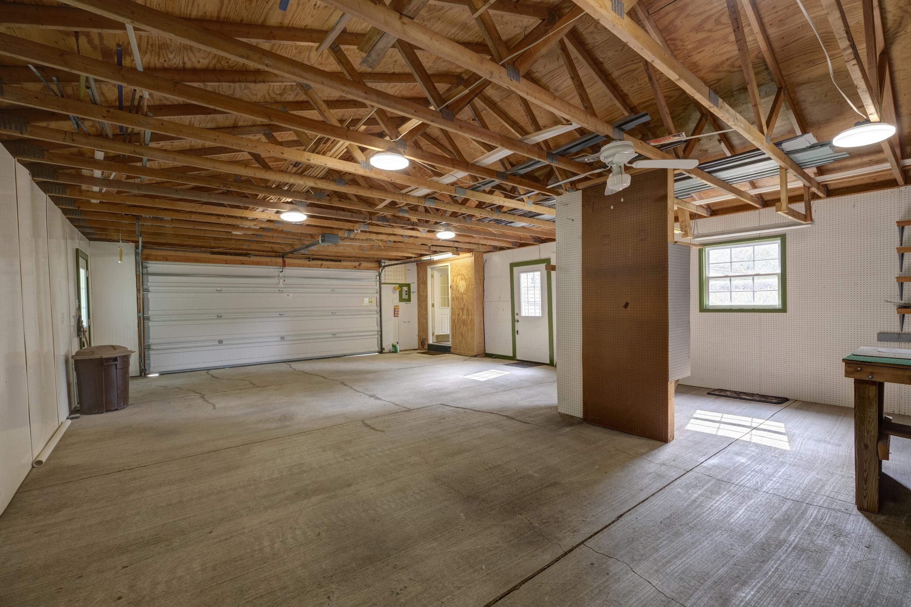 1698 Lusch Road Marion, OH 43302 - Photo 61 of 69 82 Garage