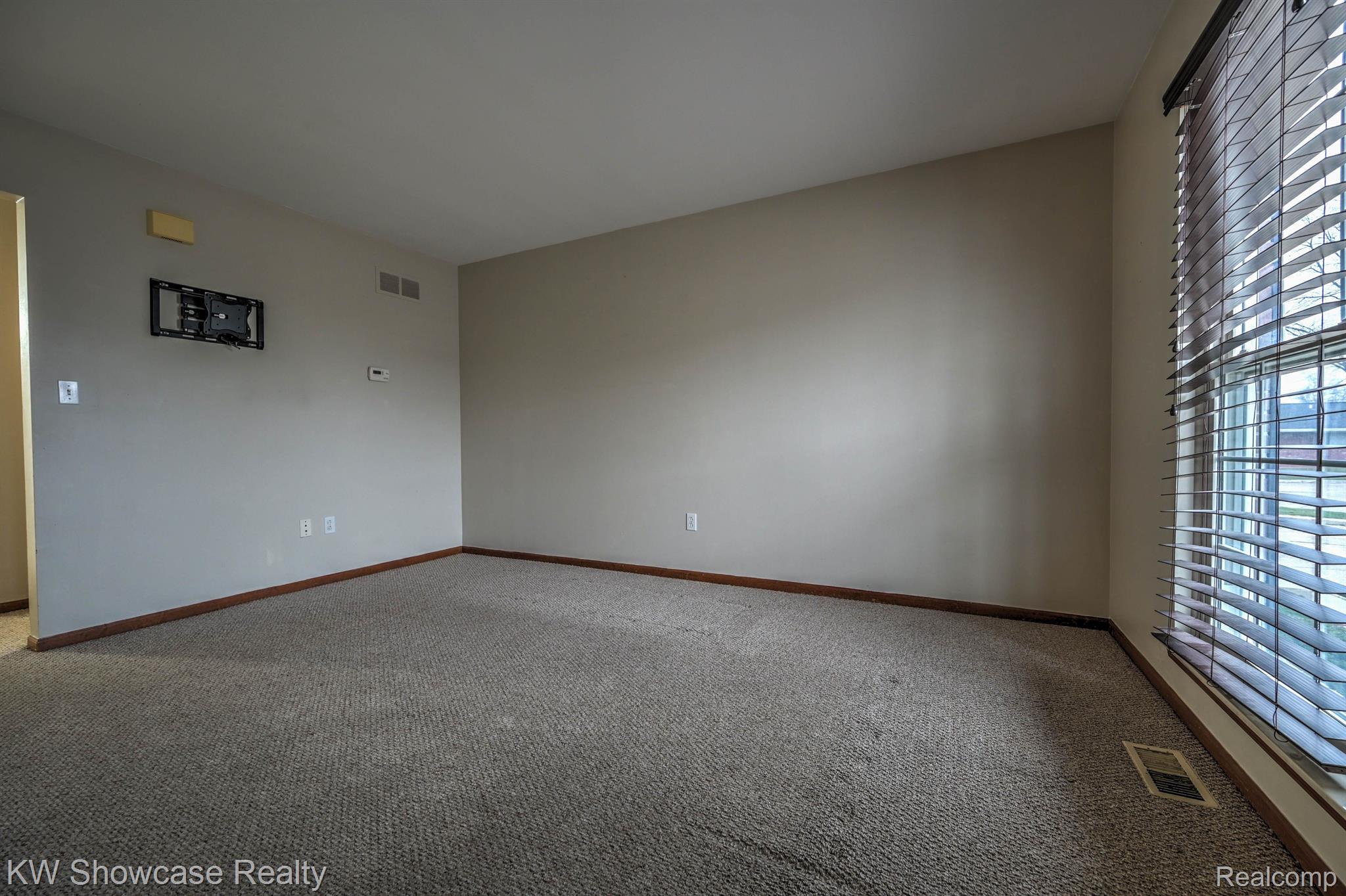 16320 Rudgate Street Southgate, MI 48195 - Photo 7 of 38 Gallery Image 7