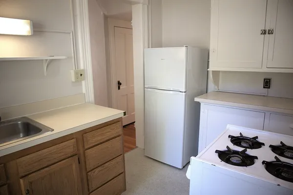 $2,000 | 61 College Street, Unit 1, South Hadley, MA 01075