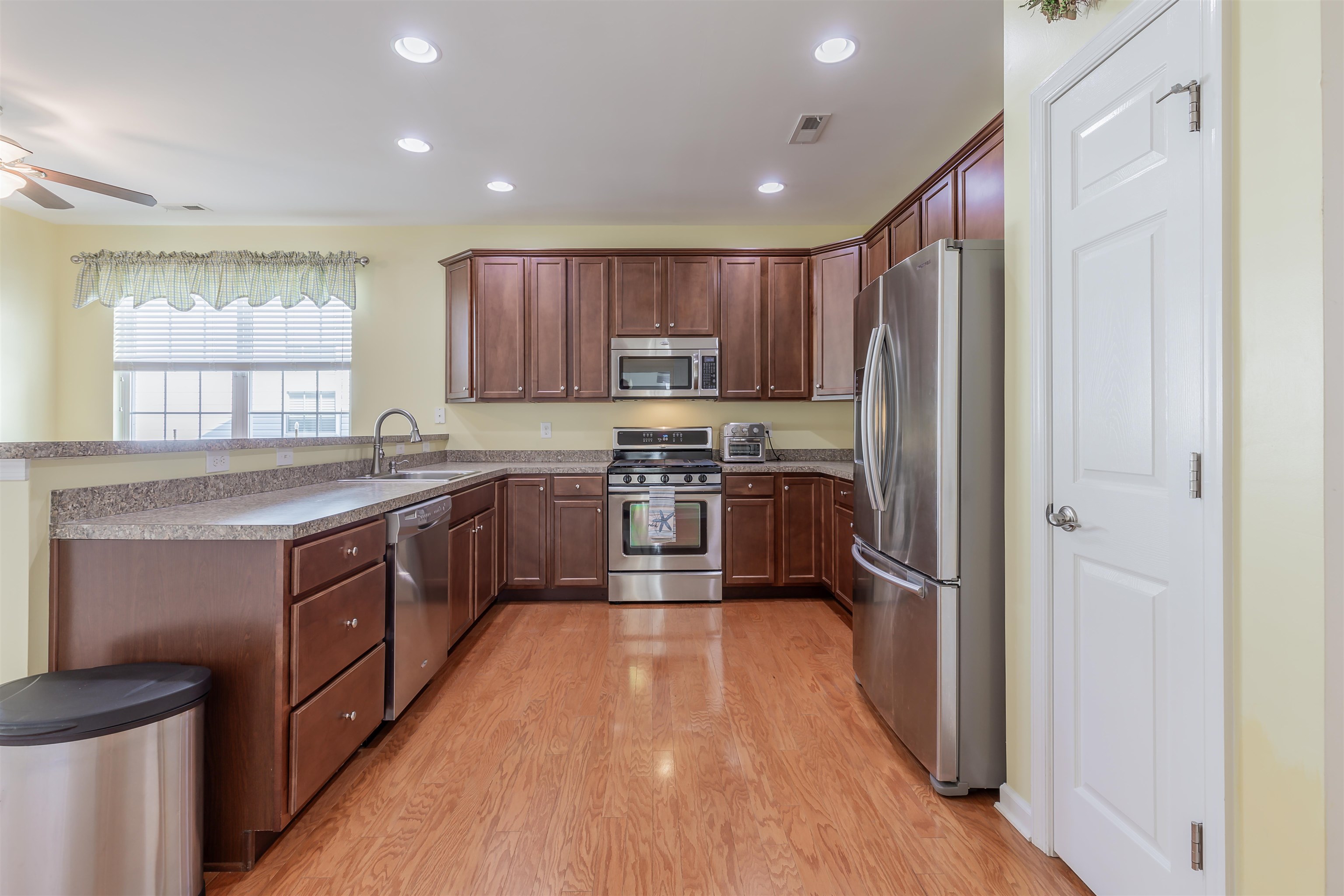 208 Aberdeen Way Rio Grande, NJ 08242 - Photo 7 of 34 Gallery Image 7