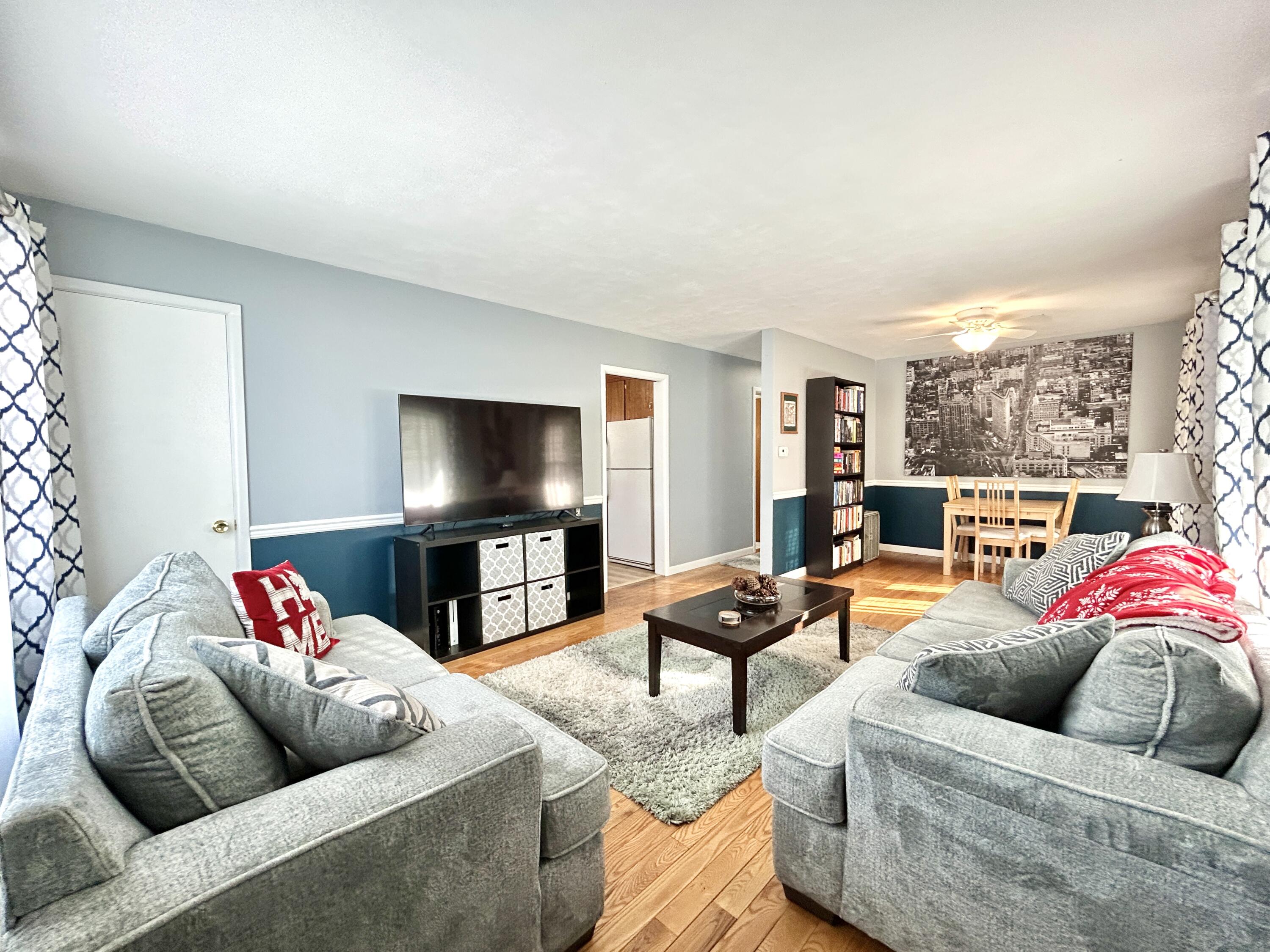 2817 Wellington Drive Racine, WI 53403 - Photo 3 of 19 IMG_8916