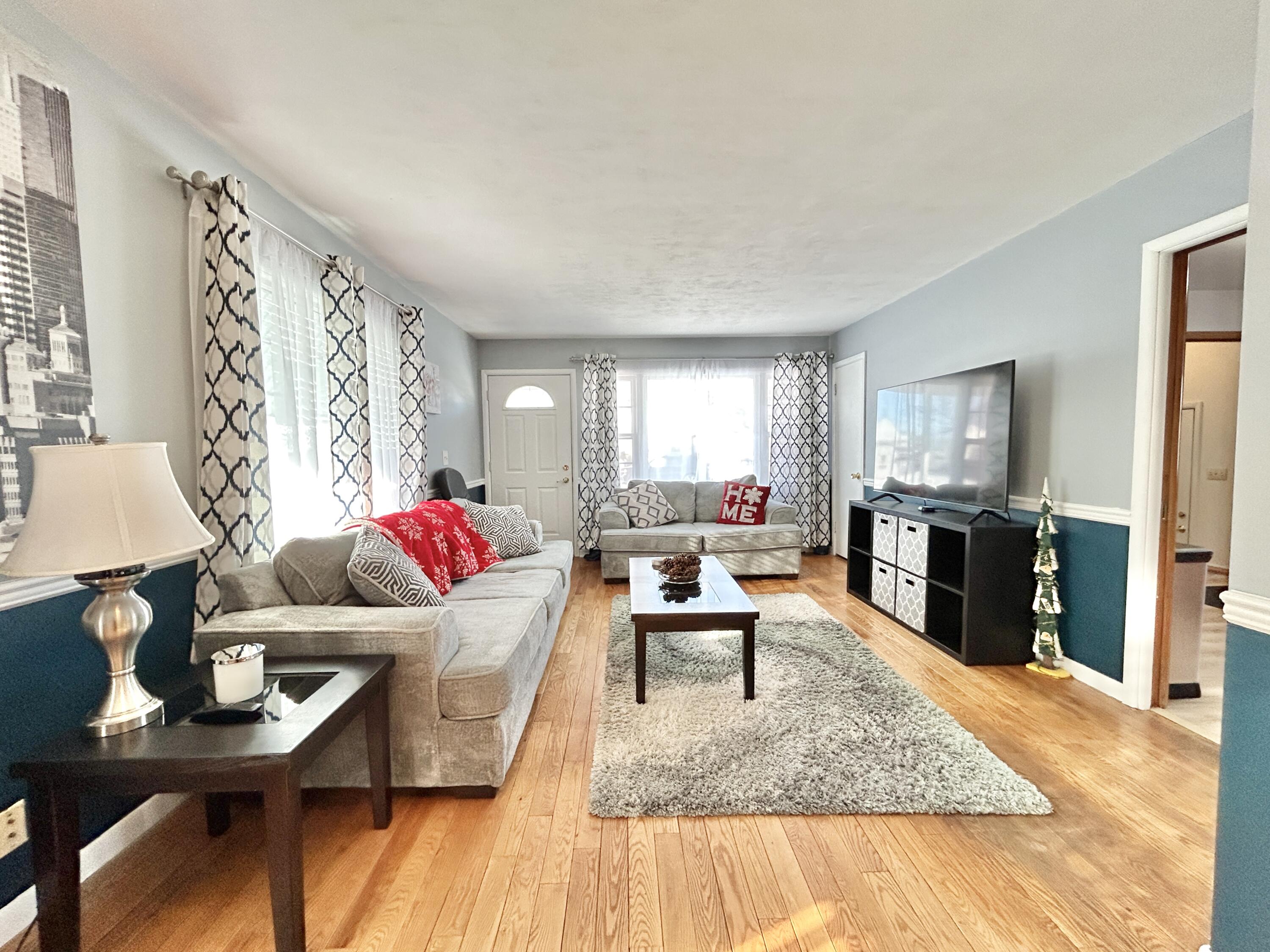 2817 Wellington Drive Racine, WI 53403 - Photo 4 of 19 IMG_8926