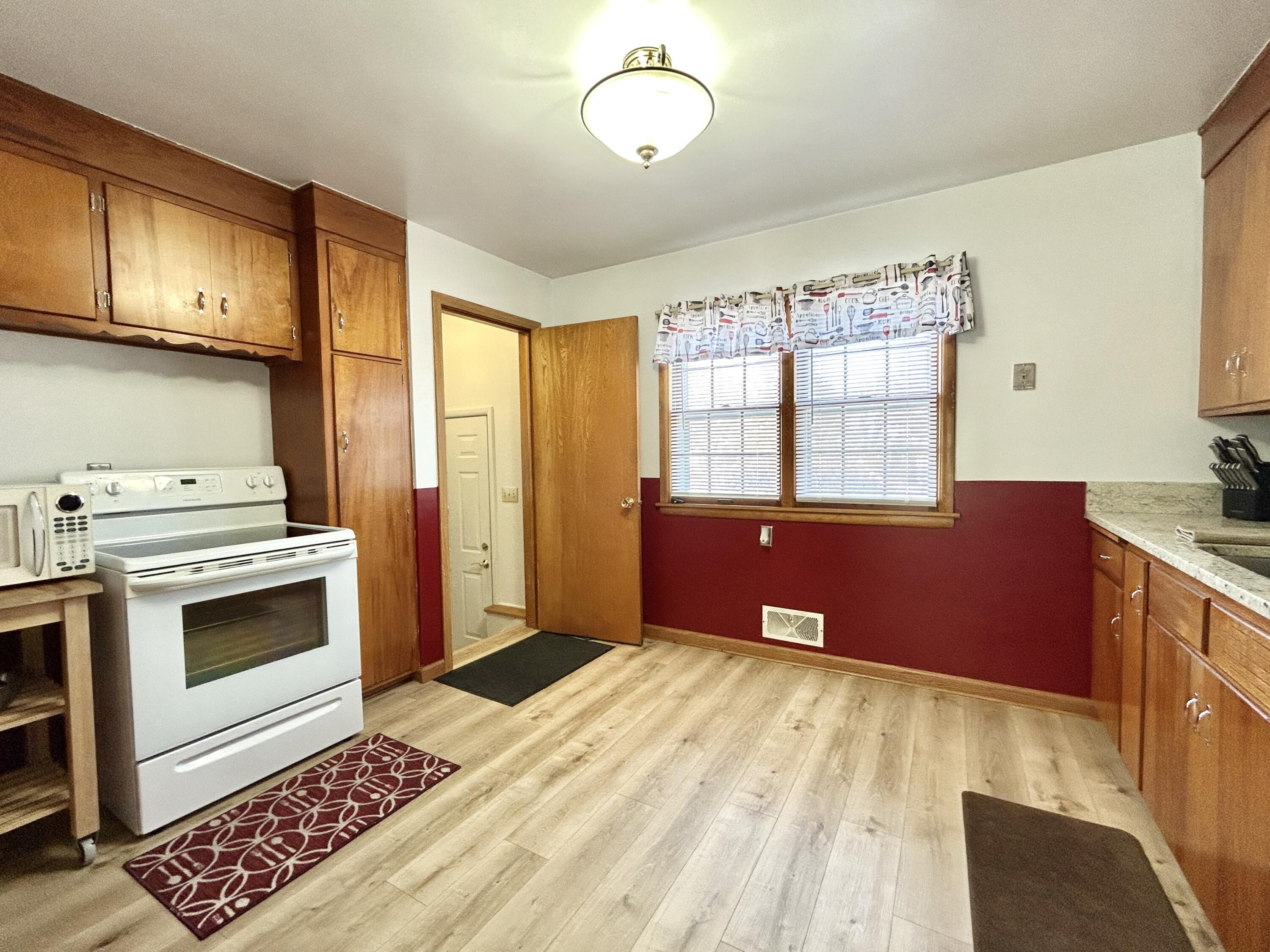 2817 Wellington Drive Racine, WI 53403 - Photo 9 of 19 IMG_8955