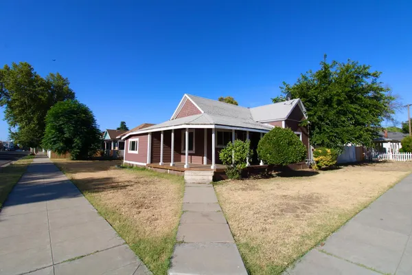 $650,000 | 432 4th Street, Clovis, CA 93612