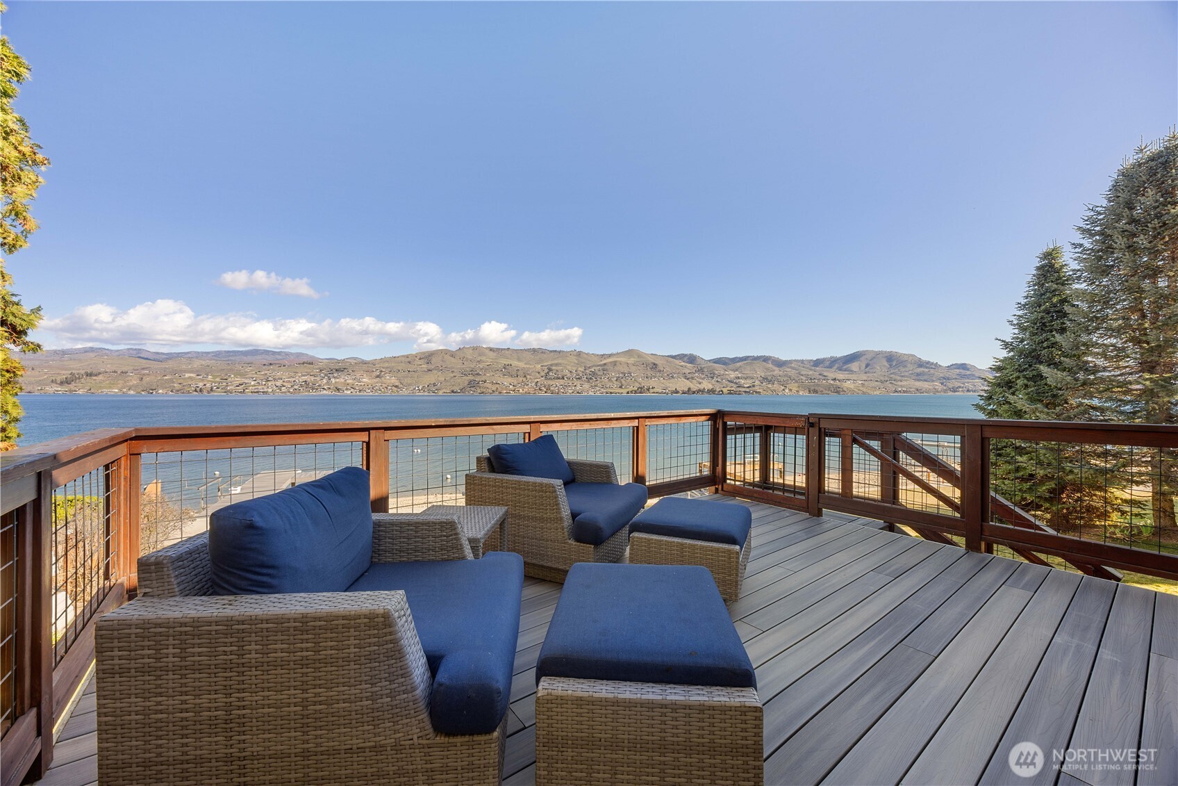 21 Grace Lane Chelan, WA 98816 - Photo 27 of 37 a view of balcony with furniture and wooden floor