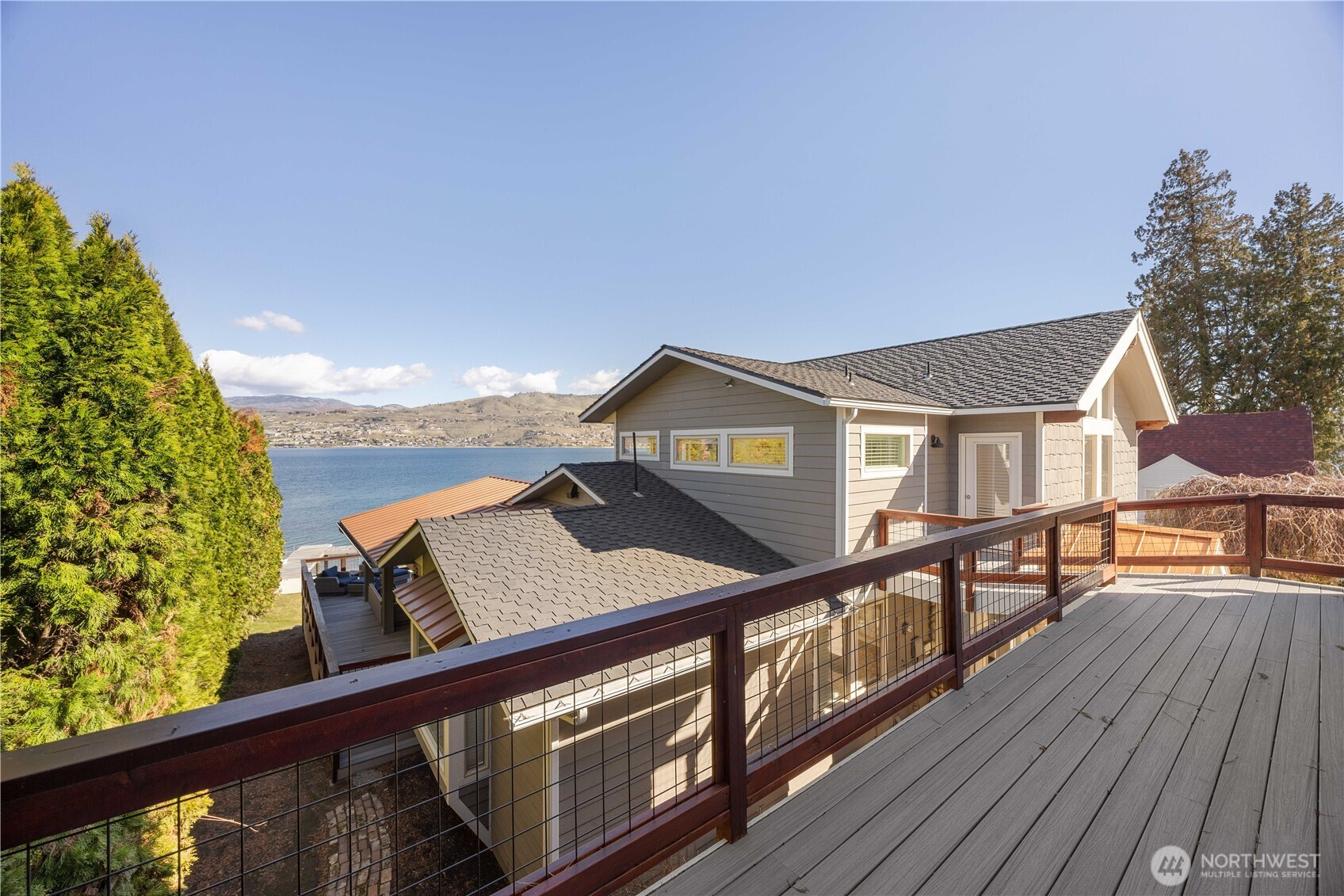 21 Grace Lane Chelan, WA 98816 - Photo 31 of 37 a view of a balcony with two chairs