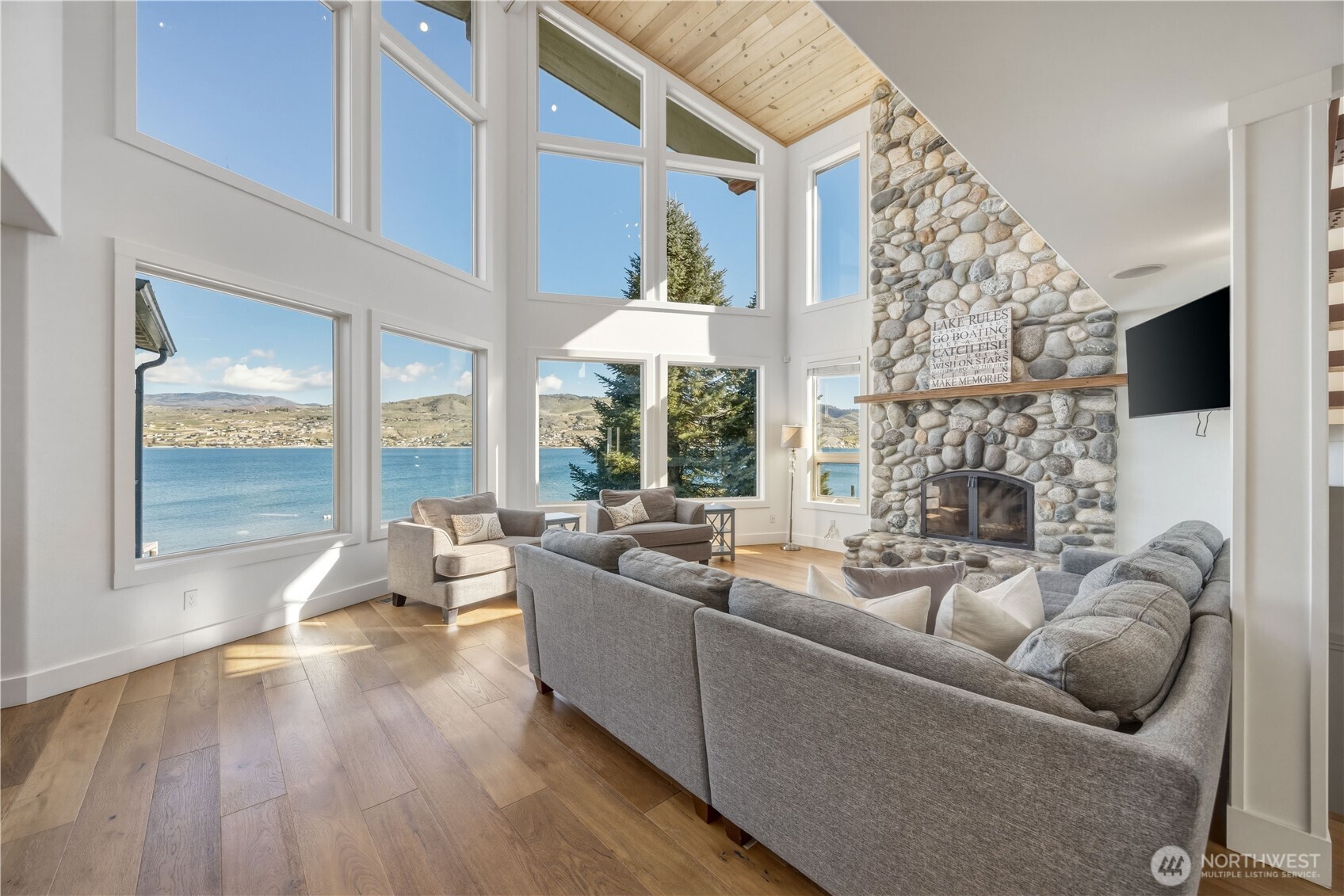 21 Grace Lane Chelan, WA 98816 - Photo 6 of 37 a living room with furniture and a large window