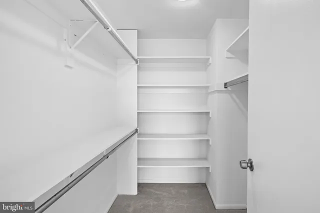 $235,000 | 5340 Holmes Run Parkway, Unit 1102, Alexandria, VA 22304